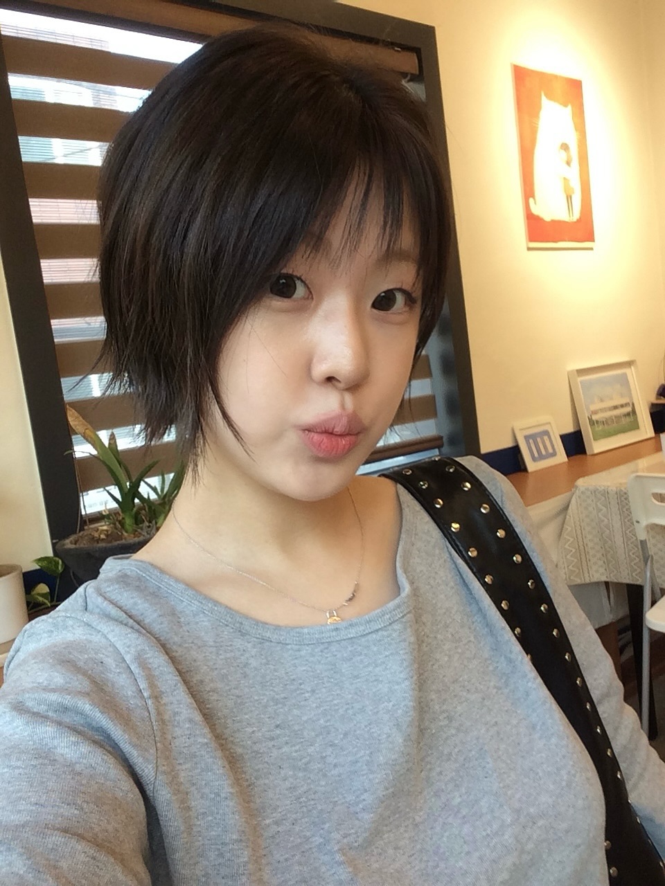 하루종일 엄마랑 데이투 .. ˖˚⊹ ⋆♡ #gift @shopheeari 가방 29cm에서 구매 가능해요! 11월 2일까지 히어리 상품 구매자 전원 ‘콤브비즈키링‘ 증정.jpg